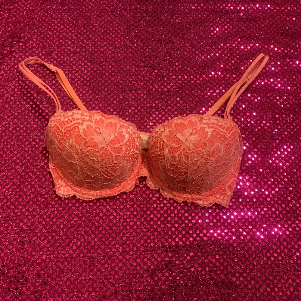 vintage y2k VS PINK “date push up” pink lace bra
size 32C